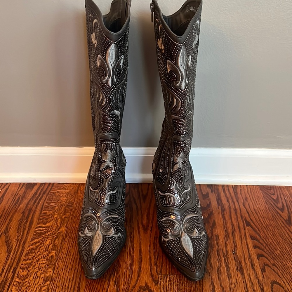 Sequin black cowboy boots 🖤